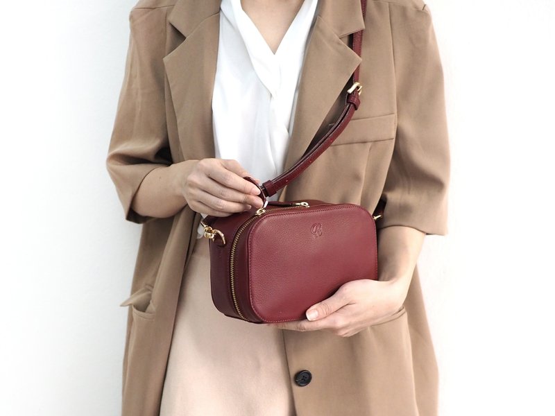 Biscuit (Burgundy) : Mini bag, leather bag, cow leather, Dark red color - กระเป๋าถือ - หนังแท้ สีแดง