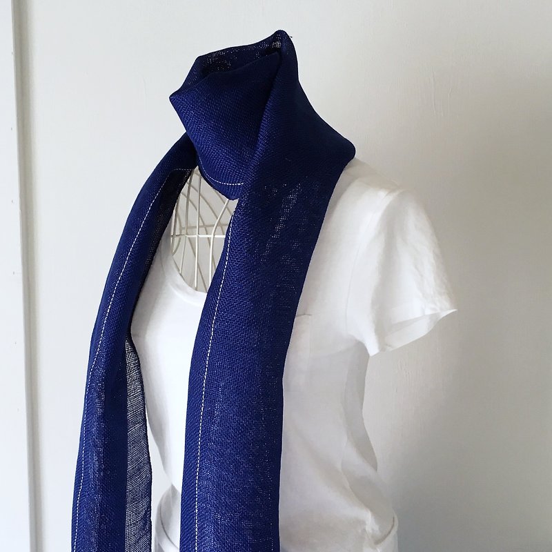 【Belgian linen: all season】 Unisex: hand-woven stole "Deep Blue" - Scarves - Cotton & Hemp Blue