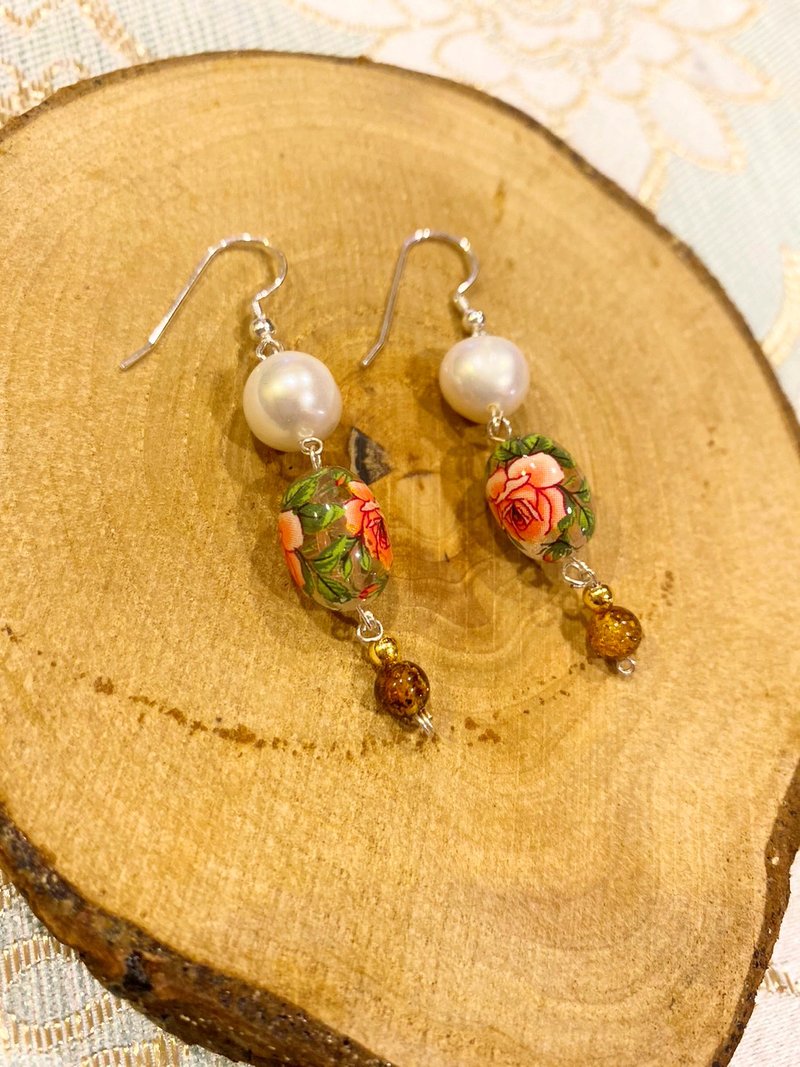 【Deportment】Freshwater pearl x flower amber x German retro rose bead earrings - Earrings & Clip-ons - Pearl 