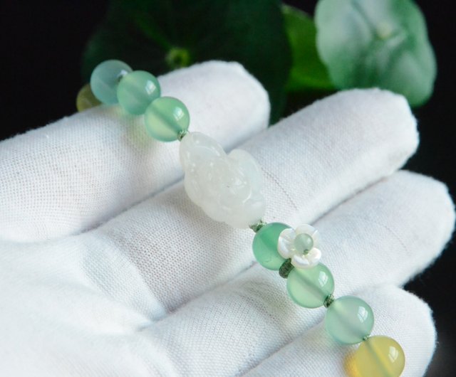 翡翠バングル グリーンのグラデーション 楽天市場】グアテマラ産 翡翠 ヒスイ バングル 一点もの 希少 ライト