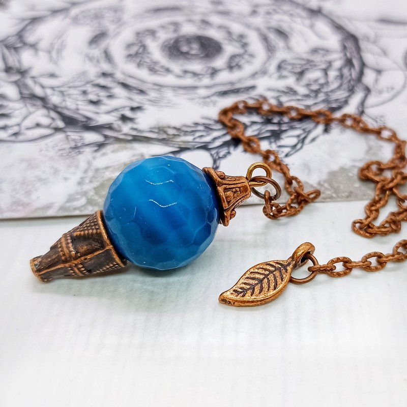 Blue agate pendulum necklace / Crystal pendulum blue agate / Dowsing divination - 項鍊 - 寶石 藍色