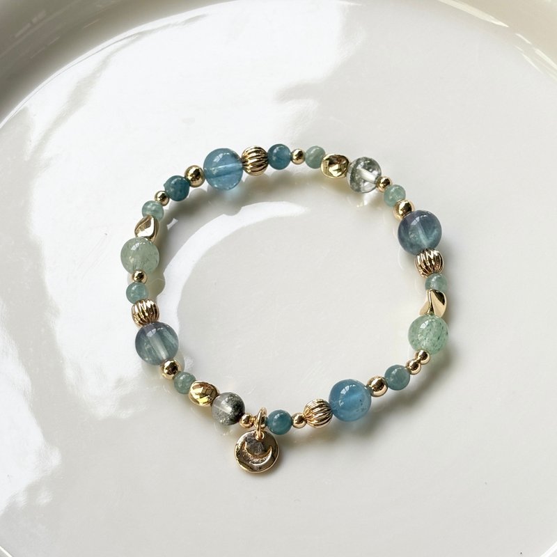 /Bihai Mengyu/Career Purification Soul Green Ghost Blue Stone Kyanite Stone Strawberry Bracelet - Bracelets - Crystal Multicolor