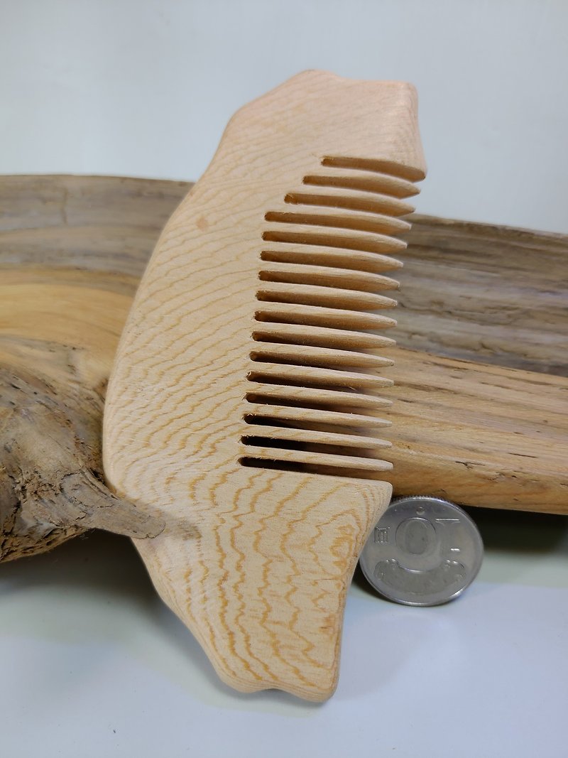 ~Taiwan Red Elm Handmade Comb ~ Taiwan Shape (M) - Other - Wood 