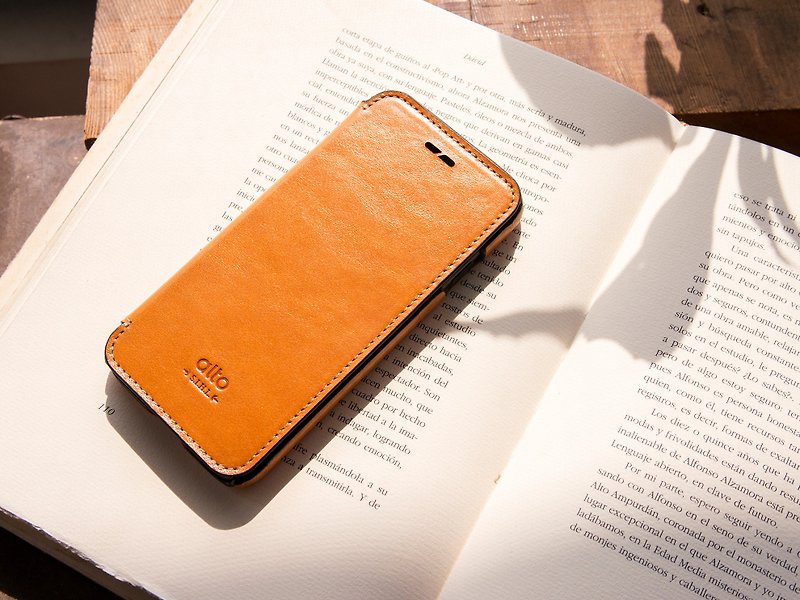 Alto iPhone 8 側翻式皮革手機套 4.7吋 Foglia - 焦糖棕 - 手機殼/手機套 - 真皮 橘色