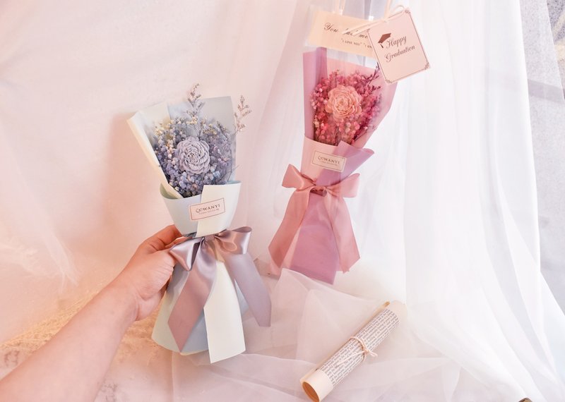 Graduation transparent bag bouquet graduation gift eternal flower Valentine's Day wedding anniversary gift giving - ช่อดอกไม้แห้ง - พืช/ดอกไม้ สึชมพู