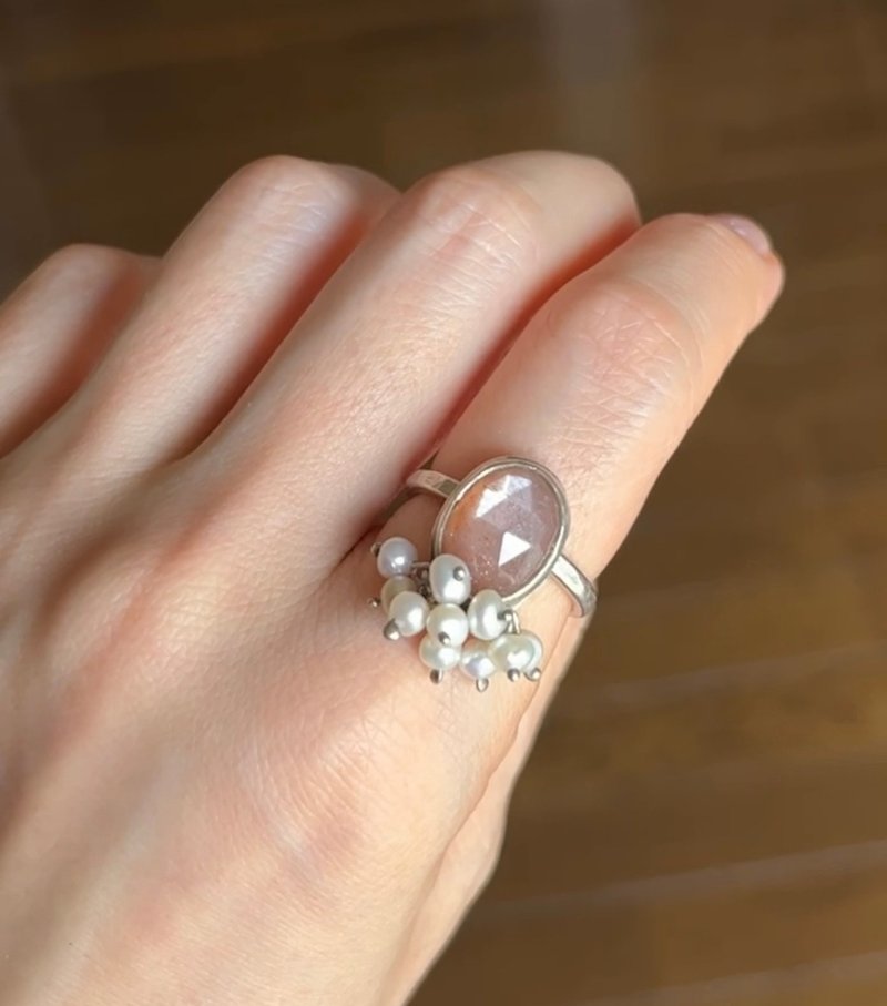 【客製製作】桃色月光石和珍珠圖圖裙子的戒指 / 項鏈  S925純銀 - 項鍊 - 純銀 粉紅色