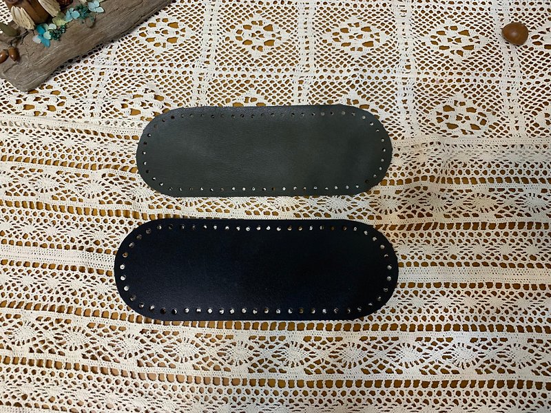 Handmade DIY perforated genuine leather bag bottom + plastic board. Dark green D type = oval bottom 70 holes. 30*15cm - เครื่องหนัง - หนังแท้ 