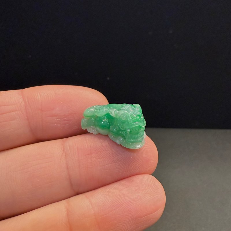 天然緬甸玉 滿綠貔貅 小精品 可以做成戒指 墜子皆可 滿綠翡翠 - 其他 - 玉石 
