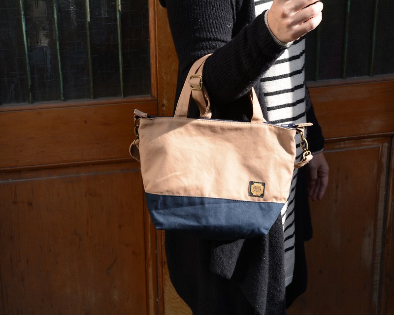 Patchwork Convertible Side Backpack - กระเป๋าแมสเซนเจอร์ - ผ้าฝ้าย/ผ้าลินิน สีกากี