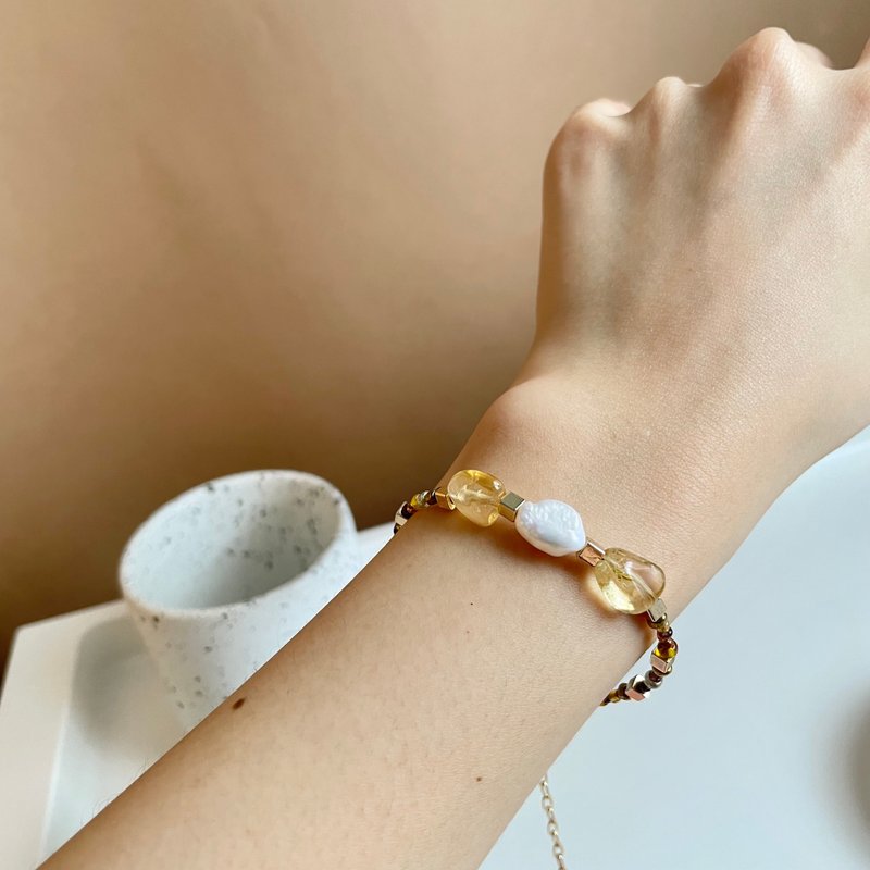 Brown crown bracelets - 手鐲 - Bracelets - Stone Brown