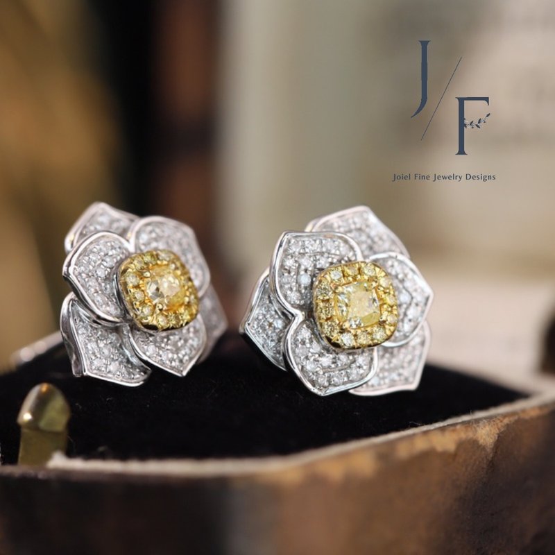 18K Gold Camellia Earrings - ต่างหู - เพชร 