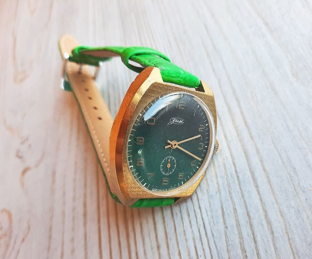 Wind up outlet watch