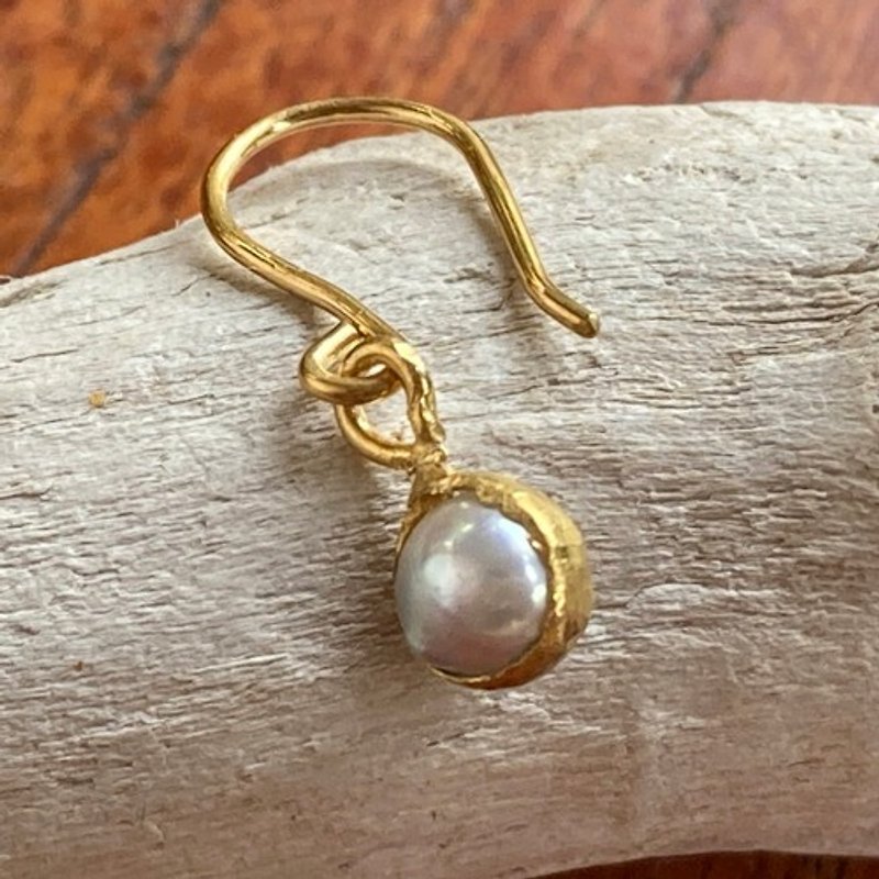 K24 pure gold◇Gold Akoya pearl single ear hook earrings (natural color) - Earrings & Clip-ons - Gemstone 