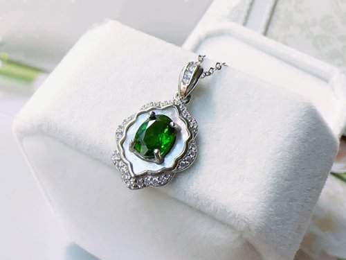 Esme Accessory 天然透輝石 純銀項鍊 翠綠清新 典雅細緻 珍珠母貝 治癒系能量石