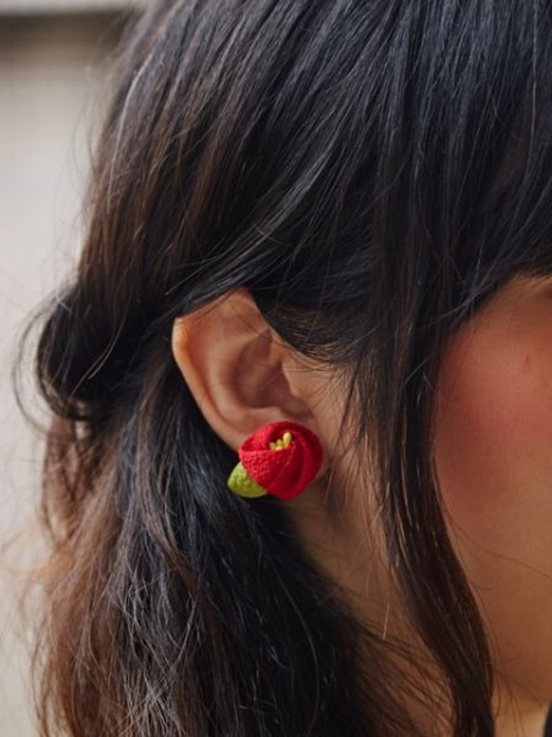 【Pre-order】 ☼ camellia ear ☼ (ear needle / clip - four-color) - Earrings & Clip-ons - Other Materials Multicolor