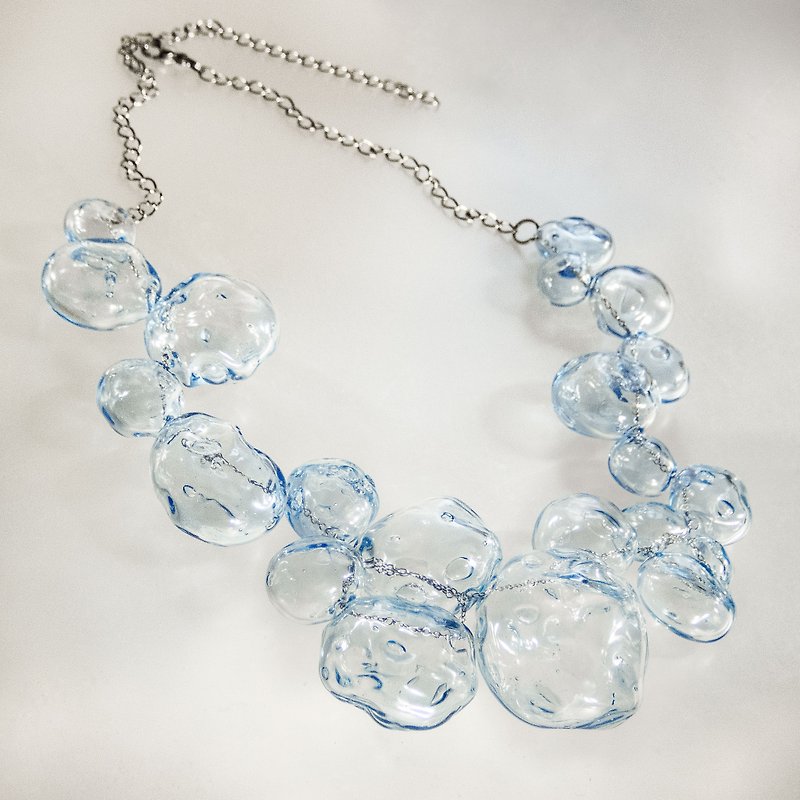 Blown Glass Bib Necklace: The Glass Bubbles - สร้อยคอ - แก้ว สีน้ำเงิน