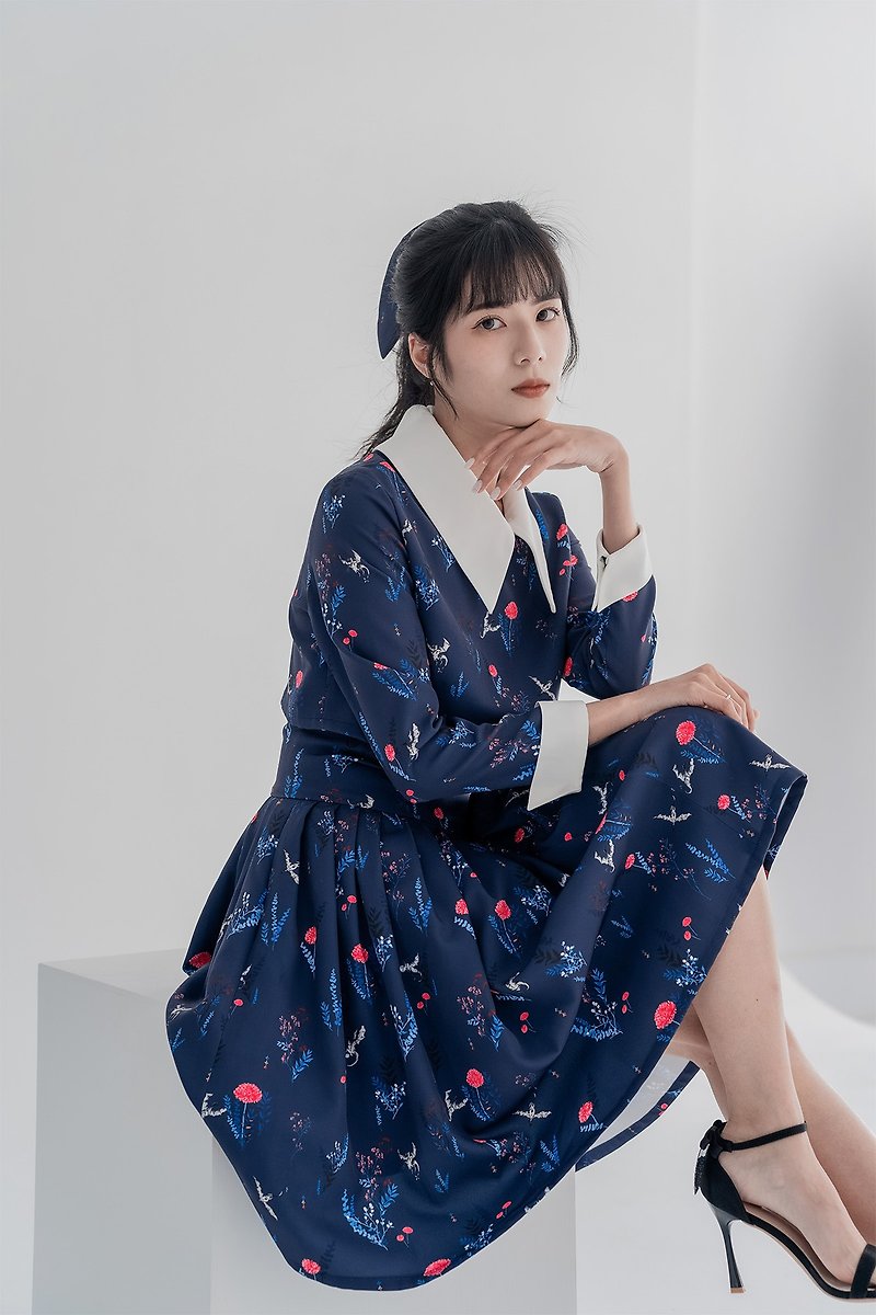 [Poli Printing] St. Paul's College pointed collar faux two piece small dresses British Wallace Little Flying Dragon - One Piece Dresses - Cotton & Hemp Blue