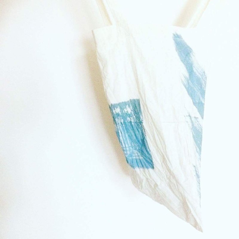 Handmade blue dye organic cotton cloth bag - กระเป๋าเครื่องสำอาง - ผ้าฝ้าย/ผ้าลินิน 