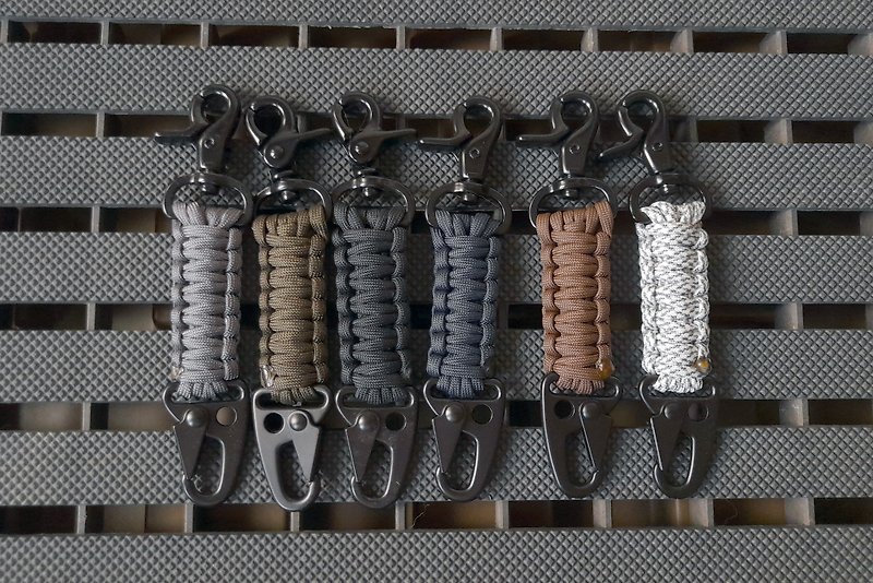 [Valentine's Day] U.S. military paracord hand-woven key ring / MUJI black buckle gun buckle - Keychains - Nylon Multicolor