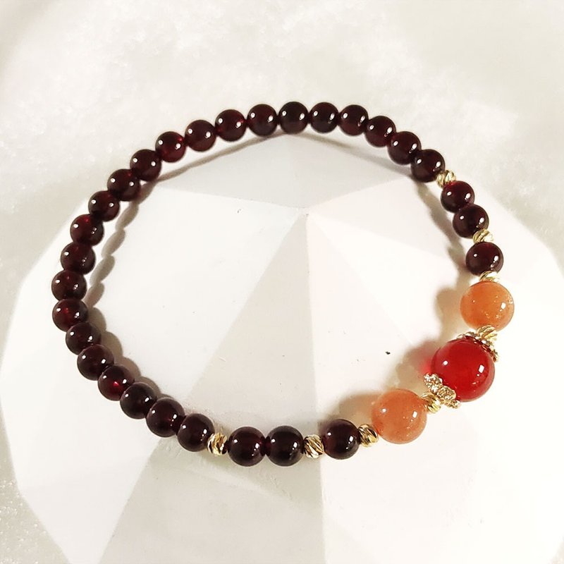 Burgundy Stone, Golden Sun and Red Agate | January birthstone to ward off evil spirits, ward off disasters and transform Tai Sui's bottom chakra - สร้อยข้อมือ - คริสตัล สีแดง