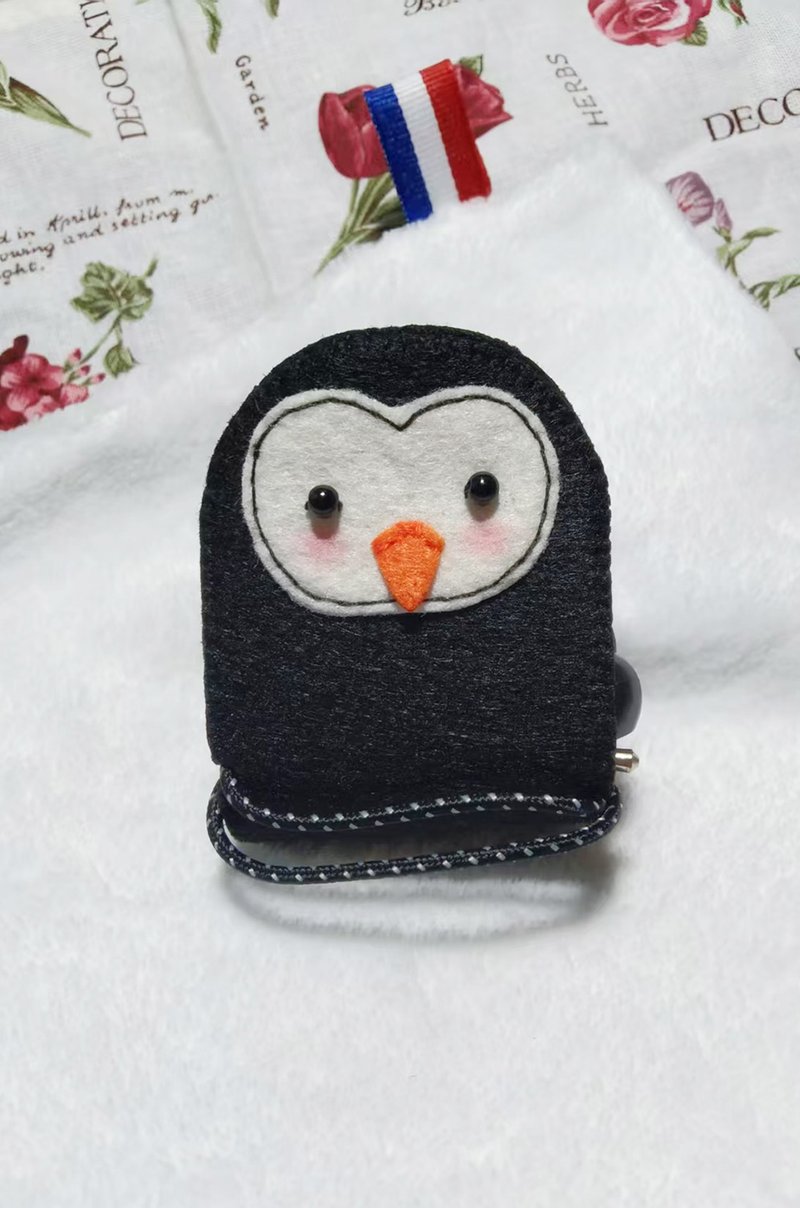 Earphone holder 耳機集線器-企鵝 - 捲線器/電線收納 - 其他人造纖維 黑色