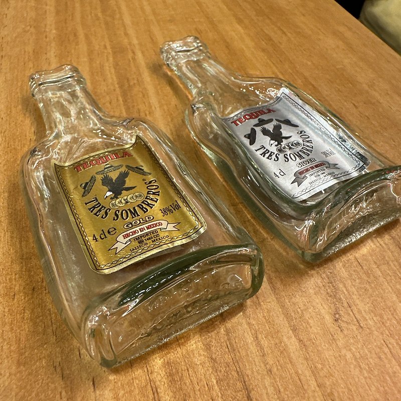 墨西哥蒼鷹金樽 銀樽 龍舌蘭 酒瓶磁鐵 迷你冰箱貼 一組兩入 - 磁石貼/磁鐵 - 玻璃 