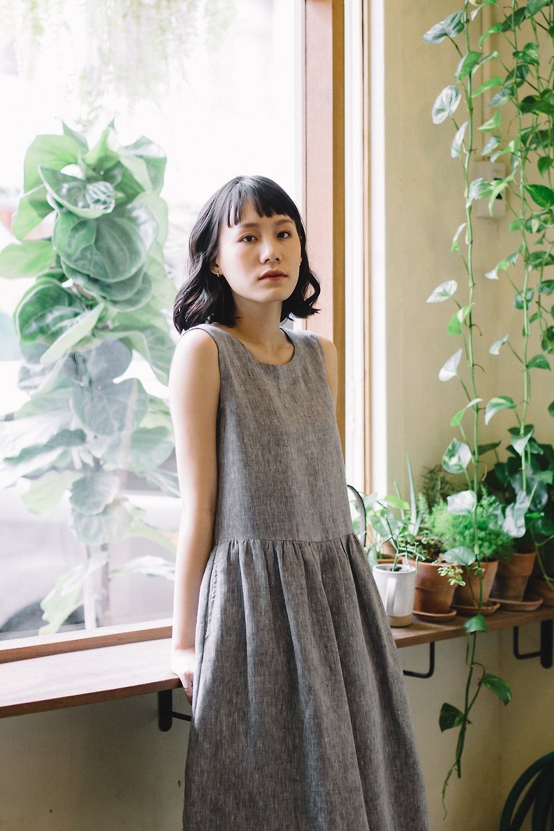 Linen Camisole dress with open back in Grey - 洋裝/連身裙 - 棉．麻 灰色