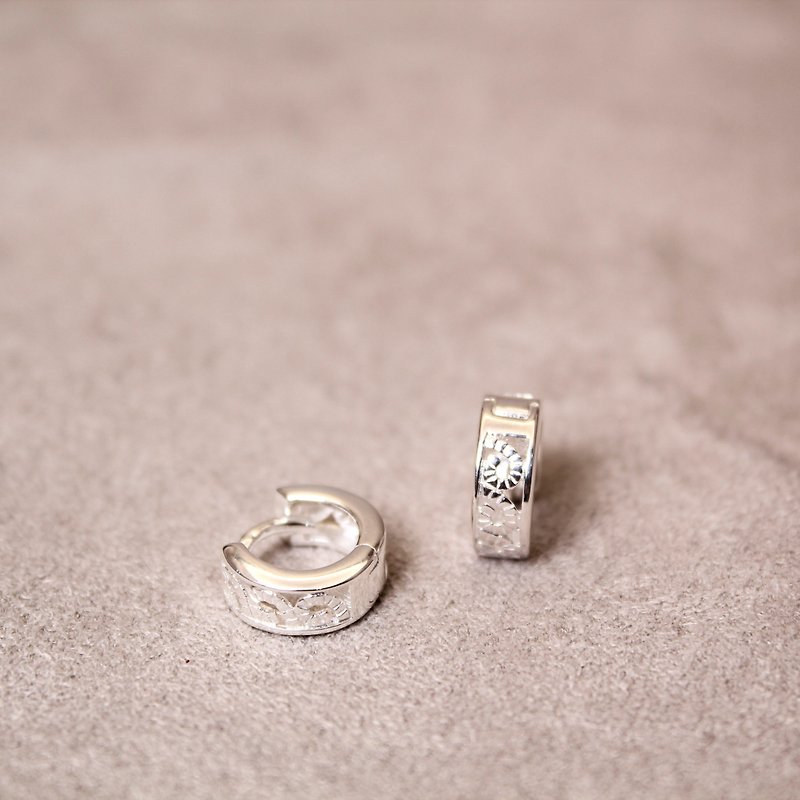Carved circle。EARRING。SILVER JEWELRY SERIES - Earrings & Clip-ons - Sterling Silver Silver