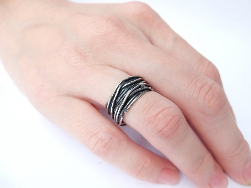 Rock Sweetheart Sterling Silver Ring - แหวนทั่วไป - โลหะ 