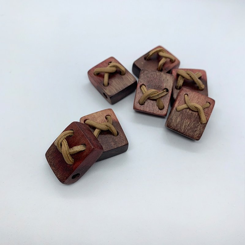 Hana Mokuba -皮革線穿木塊飾釦 (一包) - 其他 - 其他材質 