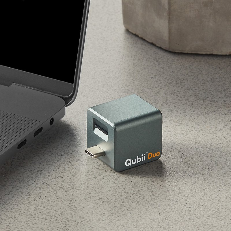 Maktar QubiiDuo USB-C バックアップ tofu night グリーン自動バックアップ 携帯電話バックアップの第一選択 - USBメモリー - プラスチック グリーン