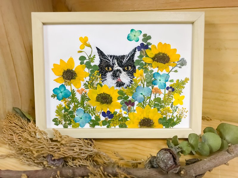 Customized gift/animal embroidery with pressed flower frame picture/A5 size - Picture Frames - Thread Multicolor
