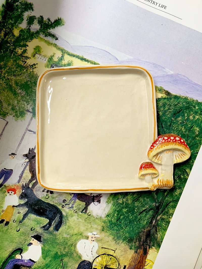 きのこプレート - 小皿 - 陶器 レッド