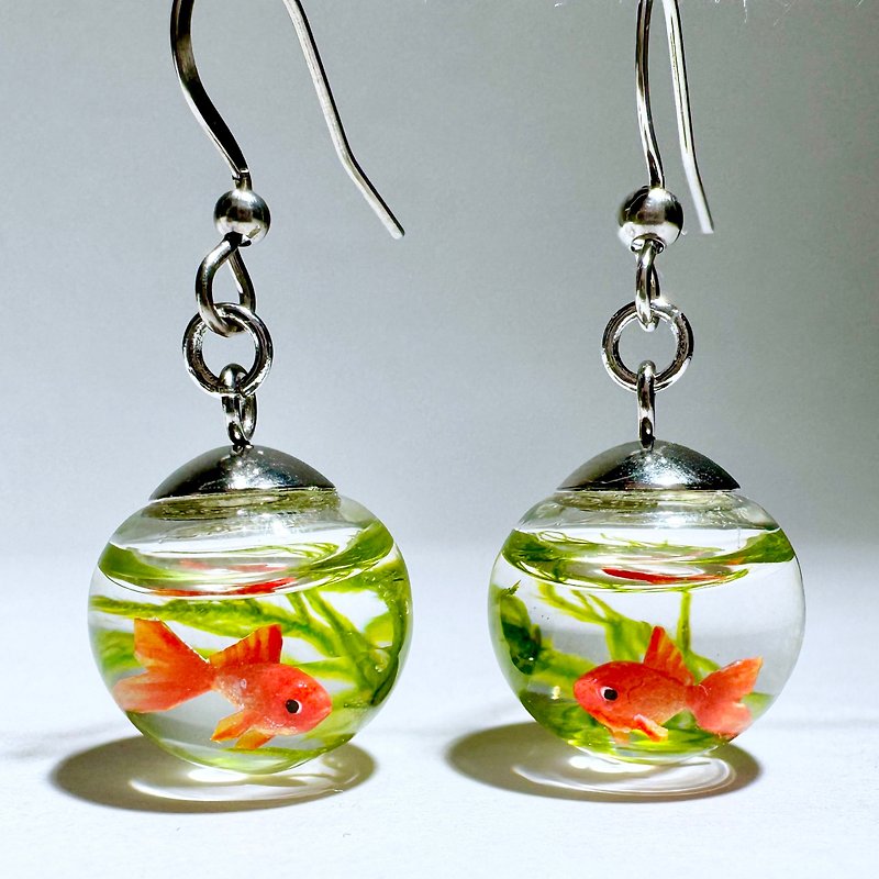Glass goldfish ball earrings - ต่างหู - แก้ว 