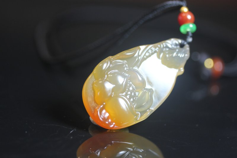 【荷花】天然北紅瑪瑙 掛件 蓮蓬吊飾 項鏈 蓮花毛衣鏈 原創設計 - 項鍊 - 玉石 黃色