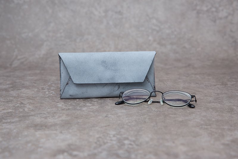 Handmade fog Wax leather glasses case - Eyeglass Cases & Cleaning Cloths - Genuine Leather Silver