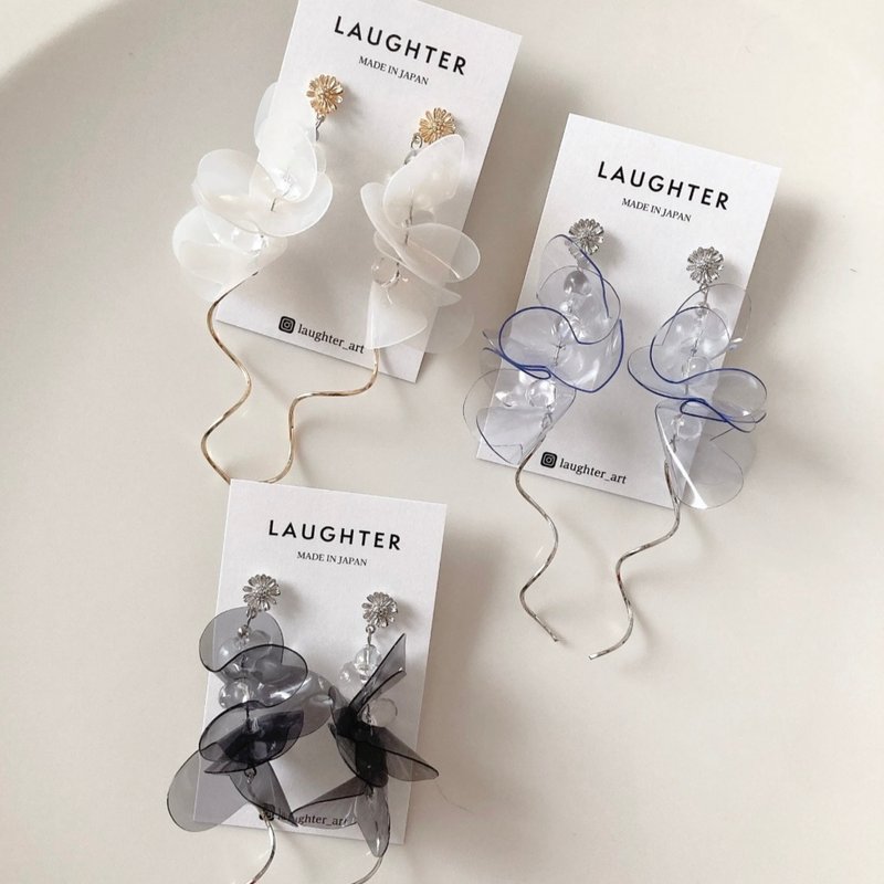 Daisy PVC Post Earrings Flower Large - Earrings & Clip-ons - Acrylic White