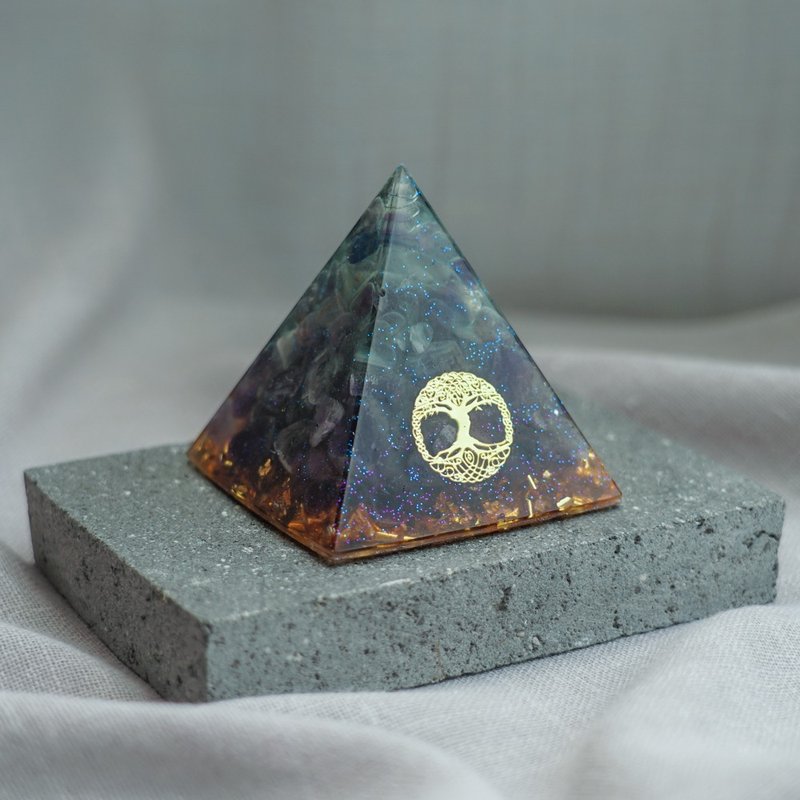 【紫晶、彩螢石】奧根水晶能量金字塔Orgonite 6x6cm - 擺飾/家飾品 - 水晶 多色