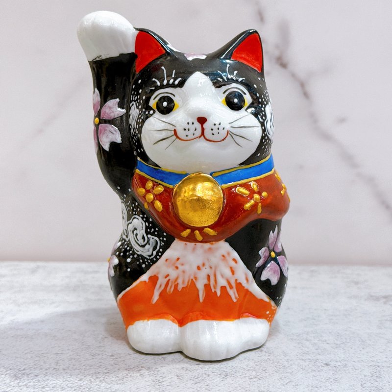 【福映朝霞】日本九谷燒招財貓 | 櫻花赤富士 - 擺飾/家飾品 - 瓷 黑色
