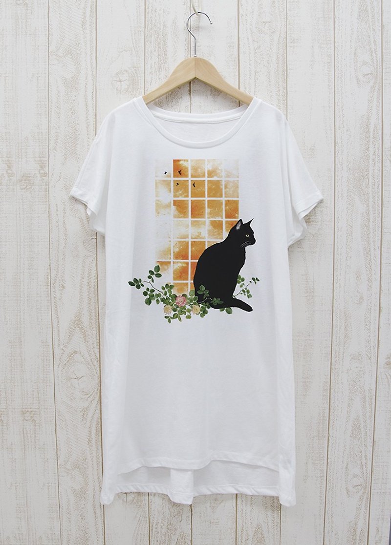 Standing Black Cat One Piece Tee Window SUNSET White / R030-O-WH - เสื้อฮู้ด - ผ้าฝ้าย/ผ้าลินิน ขาว