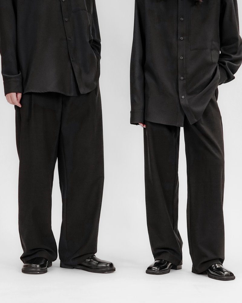 MUKK DESIGN 雙褶落地直筒褲 - 男長褲/休閒褲 - 聚酯纖維 黑色