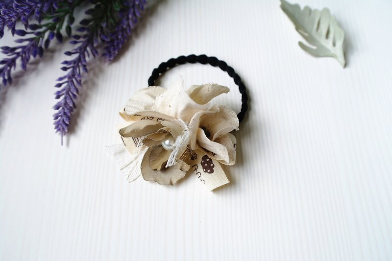 Winter series - Fabric Flower Beige White Khakis Hair Band Hair Tie HA0216 - เครื่องประดับผม - ผ้าฝ้าย/ผ้าลินิน ขาว