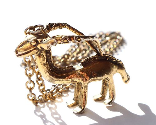 panic-art-market 70s vintage gold animal motif pendant necklace