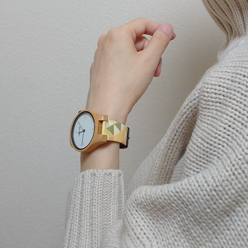 Outlet Natural vegan watch made of beech wood and cork made in Germany - นาฬิกาผู้หญิง - ไม้ สีเหลือง
