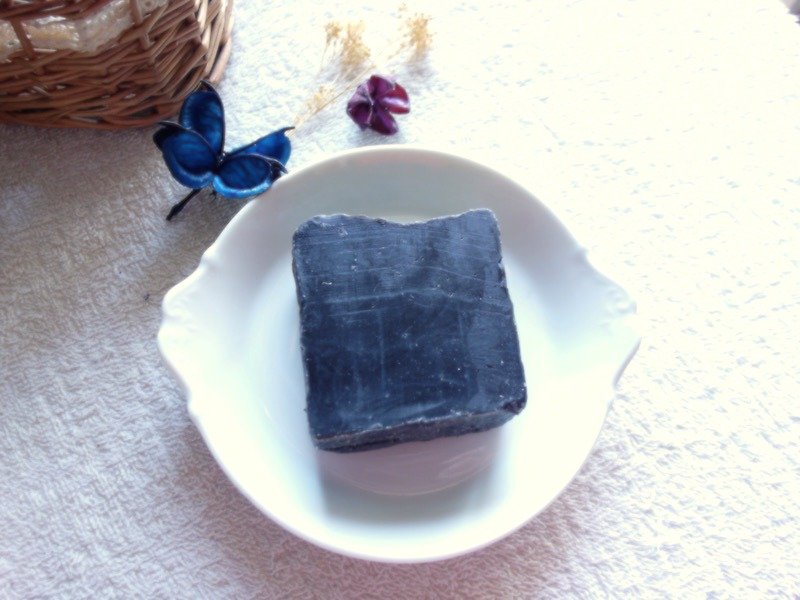 Rainbow forest Philosopher's Stone. Soap - สบู่ - พืช/ดอกไม้ สีดำ