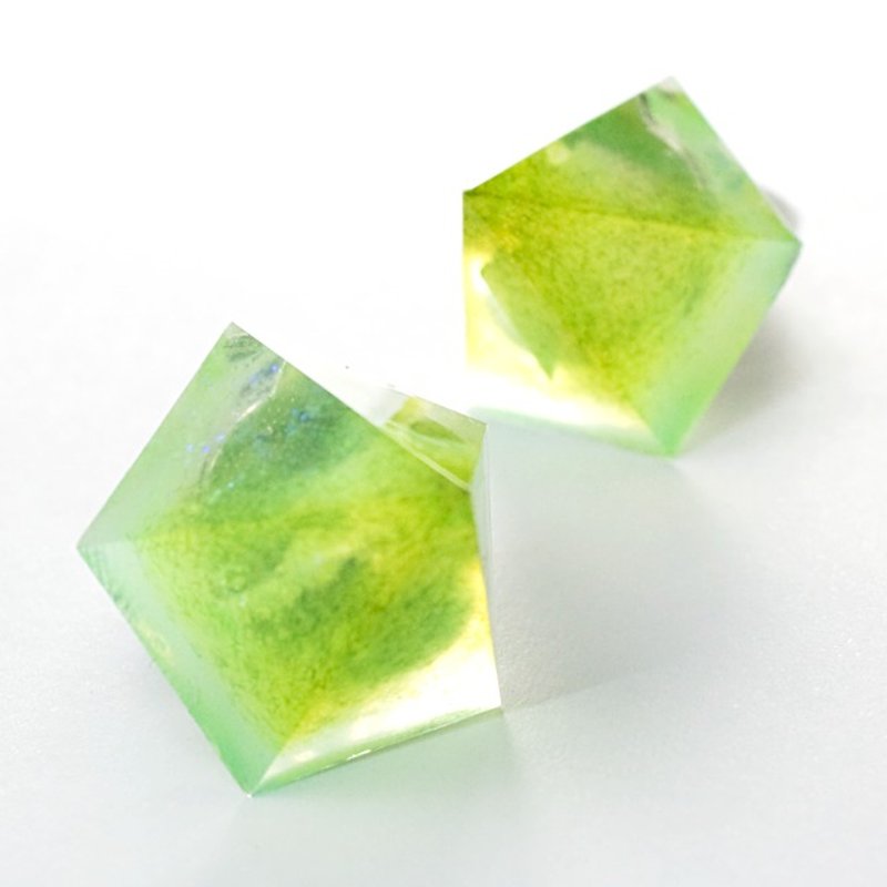 Pentagon earrings (green flash) - ต่างหู - วัสดุอื่นๆ สีเขียว