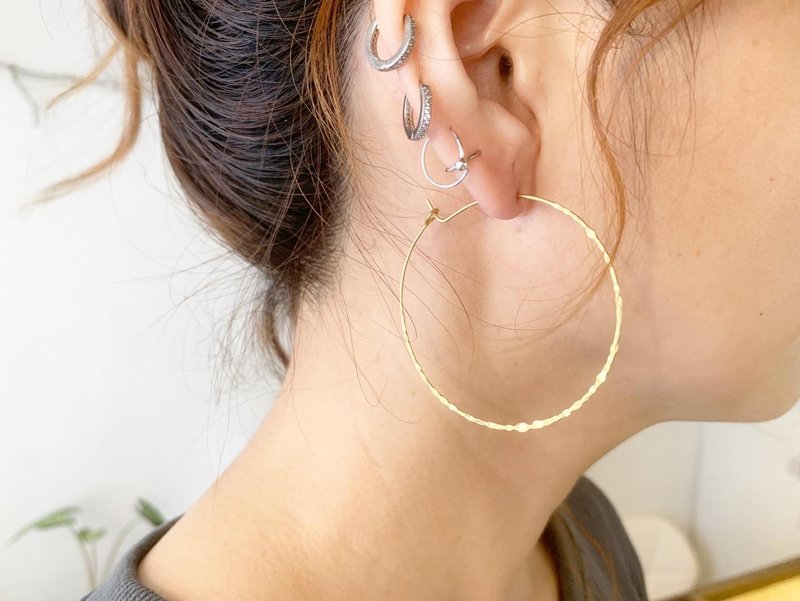 Bronze Handmade_Hand Beating Round Bronze Large Single Hoop Earrings_Free Modification Clip Earrings - Earrings & Clip-ons - Copper & Brass Gold