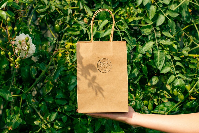 Native Gardener & Co. | Eco-friendly kraft bag - อื่นๆ - กระดาษ สีกากี