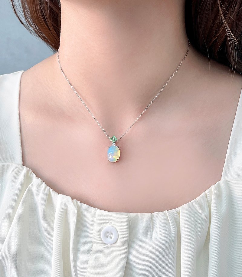 Lilac Lilac Series | Opal/Opal/Tsavorite 18K Small Flower Necklace - สร้อยคอ - เครื่องเพชรพลอย สีน้ำเงิน