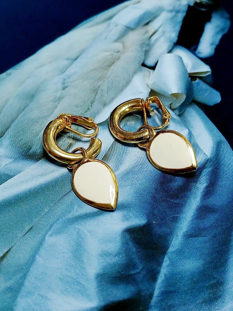 vintage jewelry  心型白琺瑯吊墜式夾式耳環 - 耳環/耳夾/耳骨夾 - 其他金屬 
